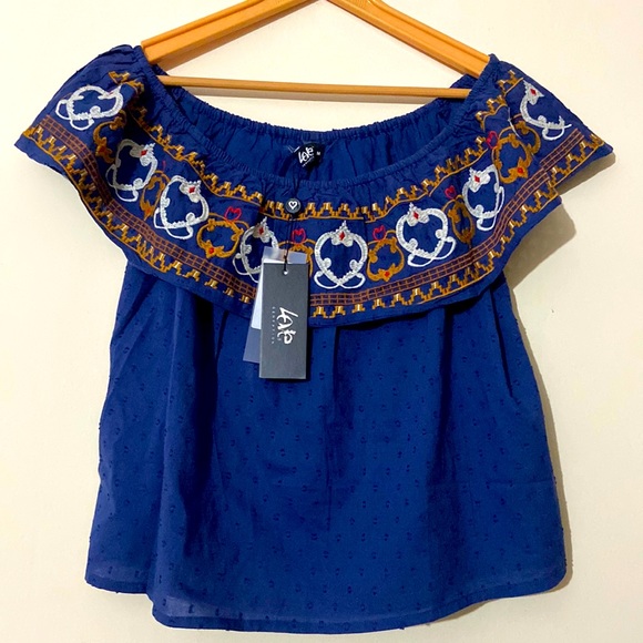 lovegen Tops - Lovegen Embroidered Top with Lining